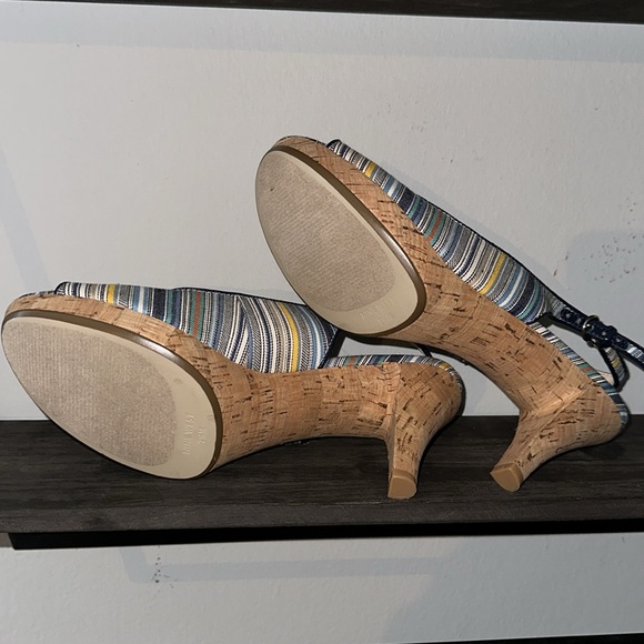 Cute Nine West multi stripe, 3 “ cork heel with open toe.Sz 7 1/2. Never worn. - Picture 4 of 9